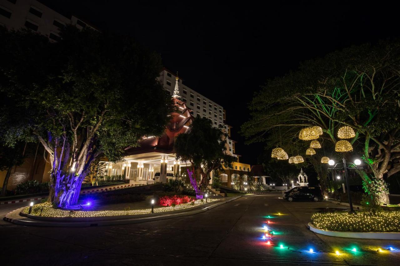 The Heritage Chiang Rai Hotel And Convention Ngoại thất bức ảnh The hotel at night