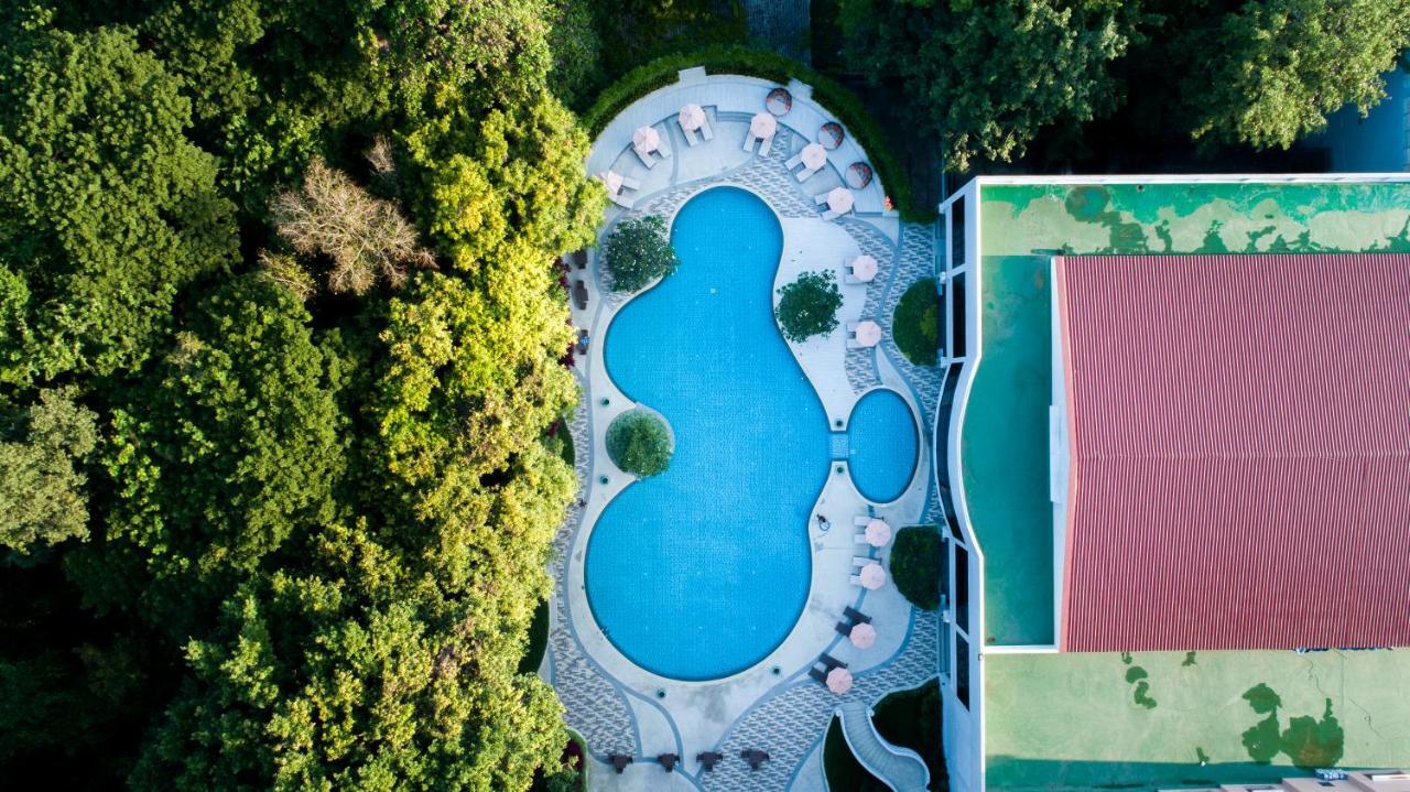 The Heritage Chiang Rai Hotel And Convention Ngoại thất bức ảnh Aerial view of the swimming pool