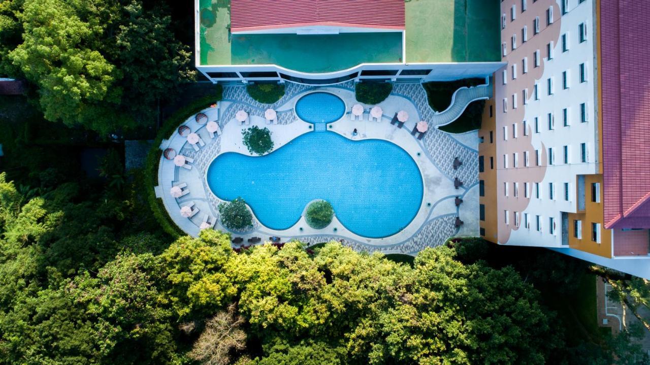 The Heritage Chiang Rai Hotel And Convention Ngoại thất bức ảnh Aerial view of the swimming pool